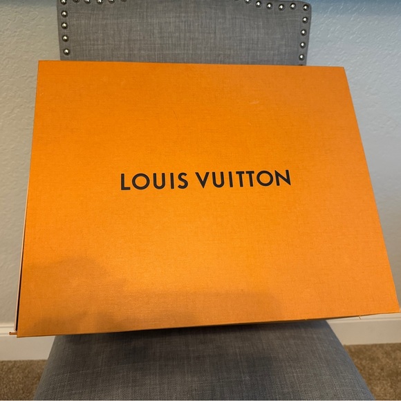 Gently Used Authentic Louis Vuitton Neo Noe MM in Monogram Black. - Picture 7 of 9